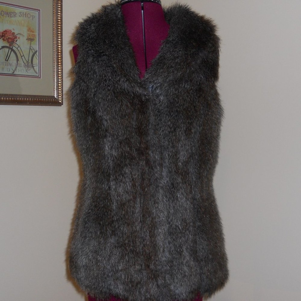 Revue S Brown Faux Fur Vest Hook and Eye Closure